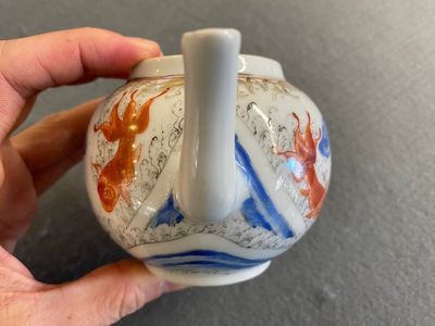 Théière couverte en porcelaine de Chine à décor de carpes et de grues, Yongzheng — photo 7