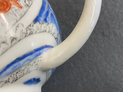 Théière couverte en porcelaine de Chine à décor de carpes et de grues, Yongzheng — photo 12