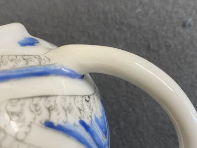 Théière couverte en porcelaine de Chine à décor de carpes et de grues, Yongzheng — photo 13