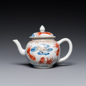 Théière couverte en porcelaine de Chine à décor de carpes et de grues, Yongzheng — photo 1