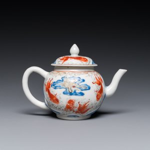Théière couverte en porcelaine de Chine à décor de carpes et de grues, Yongzheng — photo 3