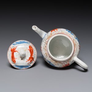 Théière couverte en porcelaine de Chine à décor de carpes et de grues, Yongzheng — photo 5