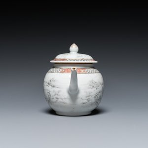 Théière couverte en porcelaine de Chine à décor de chasseurs européens en grisaille, Yongzheng — photo 3