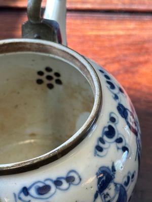 Théière couverte en porcelaine de Chine en bleu et blanc à décor de huit immortels pour le marché thai, marque Yong Mao Yuan Ji 永茂源記, 19ème — photo 8