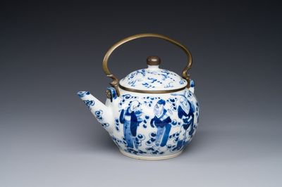 Théière couverte en porcelaine de Chine en bleu et blanc à décor de huit immortels pour le marché thai, marque Yong Mao Yuan Ji 永茂源記, 19ème