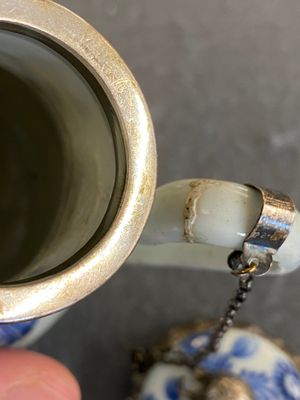 Théière couverte en porcelaine de Chine en bleu et blanc à monture en argent, Kangxi — photo 8