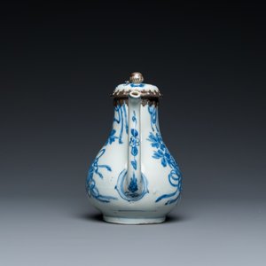 Théière couverte en porcelaine de Chine en bleu et blanc à monture en argent, Kangxi — photo 5