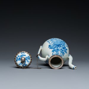 Théière couverte en porcelaine de Chine en bleu et blanc à monture en argent, Kangxi — photo 6