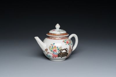 Théière couverte en porcelaine de Chine famille rose à décor d'antiquités, Yongzheng