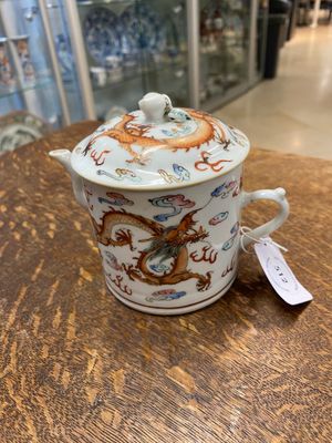 Théière couverte en porcelaine de Chine famille rose à décor de dragons, marque de Qingwan 清玩, 19ème — photo 7