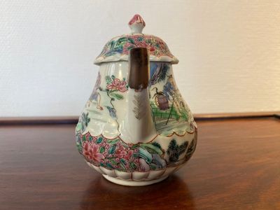Théière couverte en porcelaine de Chine famille rose à décor de pêcheurs, Yongzheng — photo 2