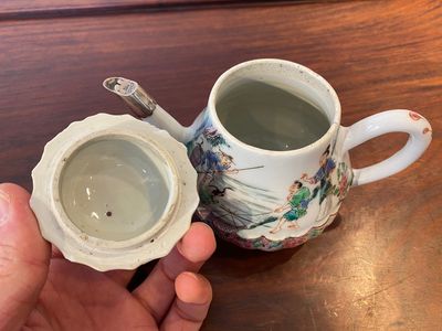 Théière couverte en porcelaine de Chine famille rose à décor de pêcheurs, Yongzheng — photo 5