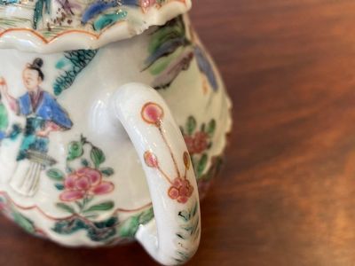 Théière couverte en porcelaine de Chine famille rose à décor de pêcheurs, Yongzheng — photo 10