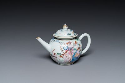 Théière couverte en porcelaine de Chine famille rose à décor des 'Quatre éléments', Qianlong