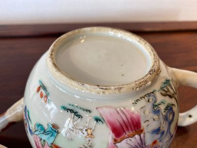 Théière couverte en porcelaine de Chine famille rose à décor d'une dame et un enfant dans un jardin, Qianlong — photo 7