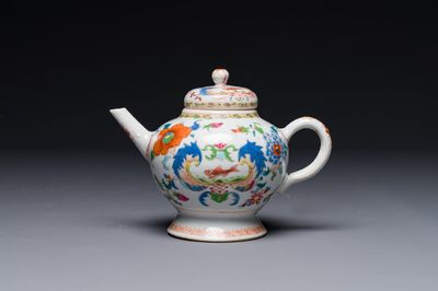 Théière couverte en porcelaine de Chine famille rose à décor 'Pompadour', Qianlong