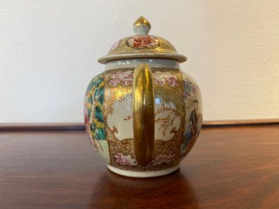 Théière couverte en porcelaine de Chine famille rose à sujet mandarin, Qianlong — photo 2