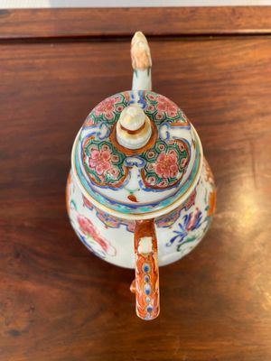 Théière couverte en porcelaine de Chine famille rose au bec en forme de dragon, Yongzheng/Qianlong — photo 5