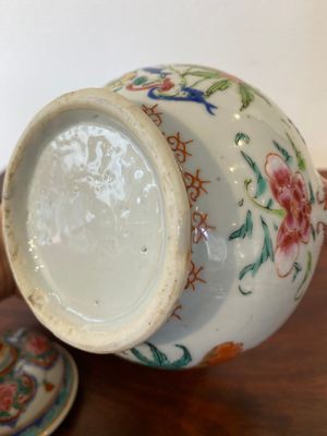 Théière couverte en porcelaine de Chine famille rose au bec en forme de dragon, Yongzheng/Qianlong — photo 9