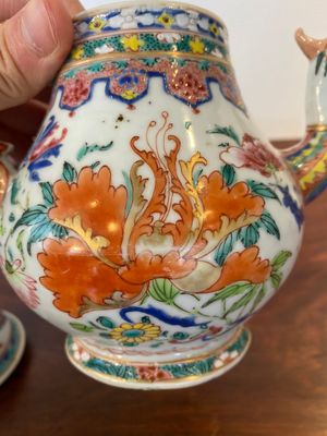 Théière couverte en porcelaine de Chine famille rose au bec en forme de dragon, Yongzheng/Qianlong — photo 10