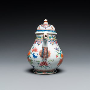 Théière couverte en porcelaine de Chine famille rose au bec en forme de dragon, Yongzheng/Qianlong — photo 3