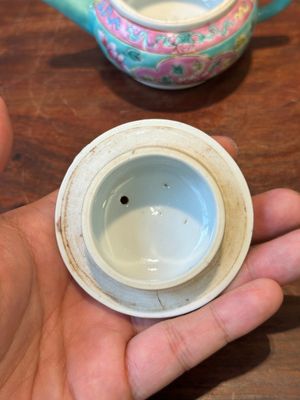 Théière couverte en porcelaine de Chine famille rose pour le marché Straits ou Peranakan, 19ème — photo 5