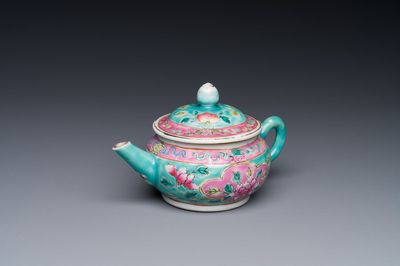 Théière couverte en porcelaine de Chine famille rose pour le marché Straits ou Peranakan, 19ème