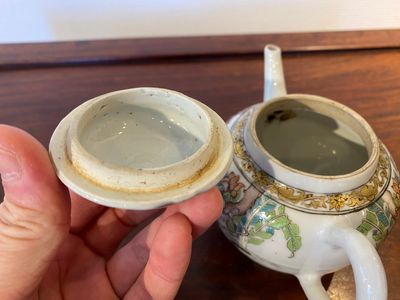 Théière couverte en porcelaine de Chine famille rose, Yongzheng — photo 6