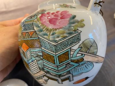 Théière couverte en porcelaine de Chine qianjiang cai à décor d'antiquités, signée Dai Yucheng 戴裕成, datée 1895 — photo 9