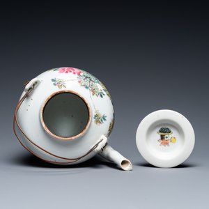 Théière couverte en porcelaine de Chine qianjiang cai à décor d'antiquités, signée Dai Yucheng 戴裕成, datée 1895 — photo 6