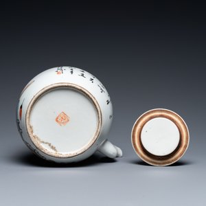 Théière couverte en porcelaine de Chine qianjiang cai à décor d'antiquités, signée Dai Yucheng 戴裕成, datée 1895 — photo 7