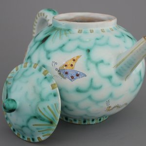 Théière couverte rare en faïence de Bruxelles, décor papillons, 18e — photo 1
