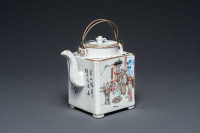 Théière de forme carrée en porcelaine de Chine famille rose à décor de sages, signée Jiang Yuqing 蔣玉卿, marque et époque de Tongzhi