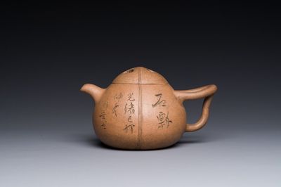 Théière de type 'Shipiao 石瓢' en grès de Yixing, signée Ren Bonian 任伯年, Chine, datée 1879