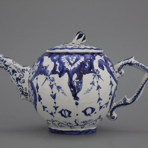 Théière en faïence blanc et bleu, France, fin 18e — photo 1