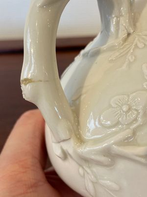 Théière en porcelaine de Chine en blanc monochrome, signée Yi Gong 逸公, 18/19ème — photo 13