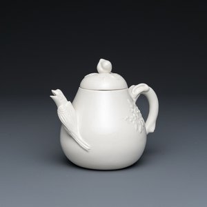 Théière en porcelaine de Chine en blanc monochrome, signée Yi Gong 逸公, 18/19ème — photo 1