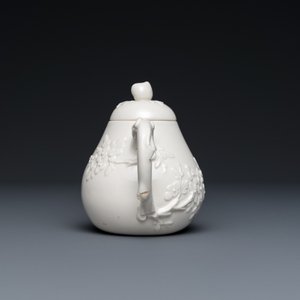 Théière en porcelaine de Chine en blanc monochrome, signée Yi Gong 逸公, 18/19ème — photo 3
