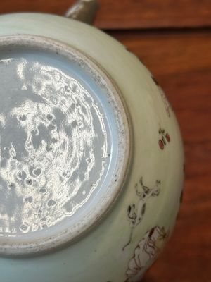 Théière en porcelaine de Chine famille rose à décor doré, Yongzheng — photo 17