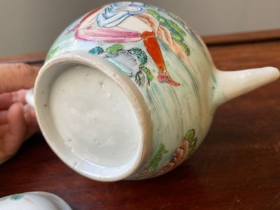 Théière en porcelaine de Chine famille rose à décor d'une Européenne en pose érotique, Yongzheng — photo 8