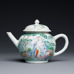 Théière en porcelaine de Chine famille rose à décor d'une Européenne en pose érotique, Yongzheng — photo 1