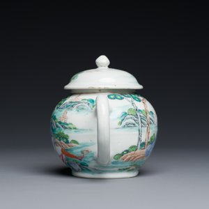 Théière en porcelaine de Chine famille rose à décor d'une Européenne en pose érotique, Yongzheng — photo 2
