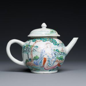 Théière en porcelaine de Chine famille rose à décor d'une Européenne en pose érotique, Yongzheng — photo 3