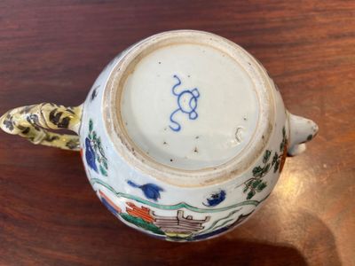 Théière en porcelaine de Chine famille verte à décor d'antiquités, Kangxi — photo 8