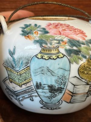 Théière en porcelaine de Chine qianjiang cai à décor d'antiquités, signé Xu Pinheng 許品衡, marque de Tongzhi, daté 1889 — photo 8
