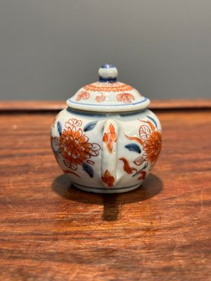 Théière miniature en porcelaine de Chine de style Imari, Kangxi — photo 2