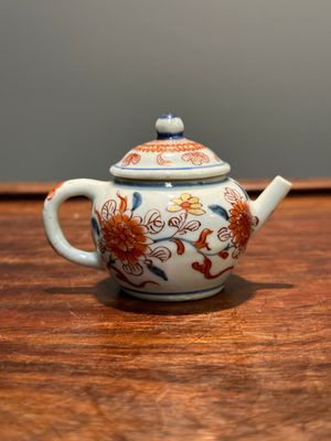 Théière miniature en porcelaine de Chine de style Imari, Kangxi — photo 3