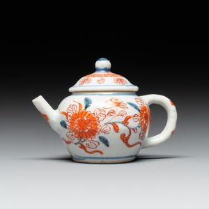 Théière miniature en porcelaine de Chine de style Imari, Kangxi — photo 2