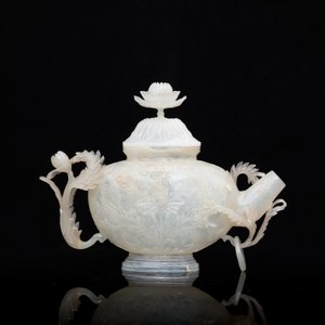 Théière sculptée en jade blanc à décor floral de style moghole, Chine, 18/19ème — photo 4