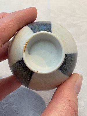 Thirteen Chinese blue and white 'Hatcher Cargo' cups and three celadon-glazed cups, Transitional period — 照片 16